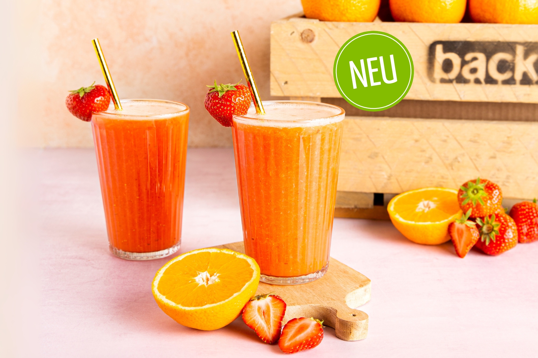 Sommerfrische: Entdecke den Saftmix aus sonnengereiften Orangen und süssen Erdbeeren.